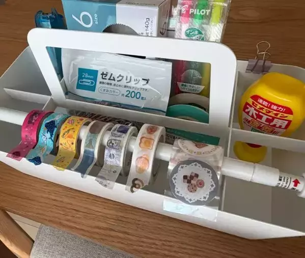 『マスキングテープ』の収納に活用！　箱に短いつっぱり棒を渡したら…？