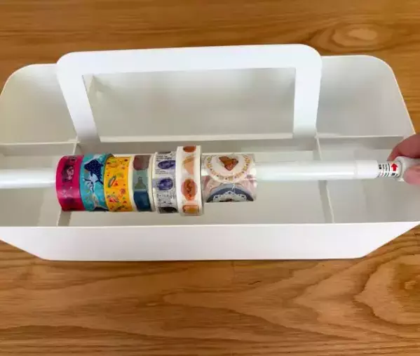 『マスキングテープ』の収納に活用！　箱に短いつっぱり棒を渡したら…？