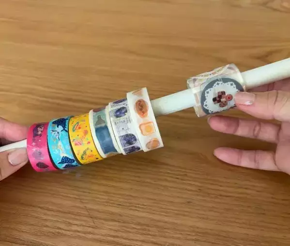 『マスキングテープ』の収納に活用！　箱に短いつっぱり棒を渡したら…？
