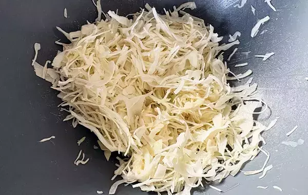食パン1枚で作る『餃子ドッグ』　冷凍餃子を3つのせれば「お腹いっぱいになる！」