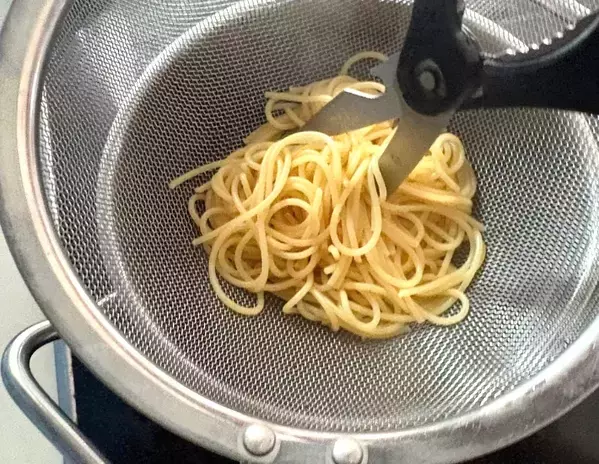 15分で作る『ミートボール入り』パスタ　まさかの具材に「この発想はなかった！」