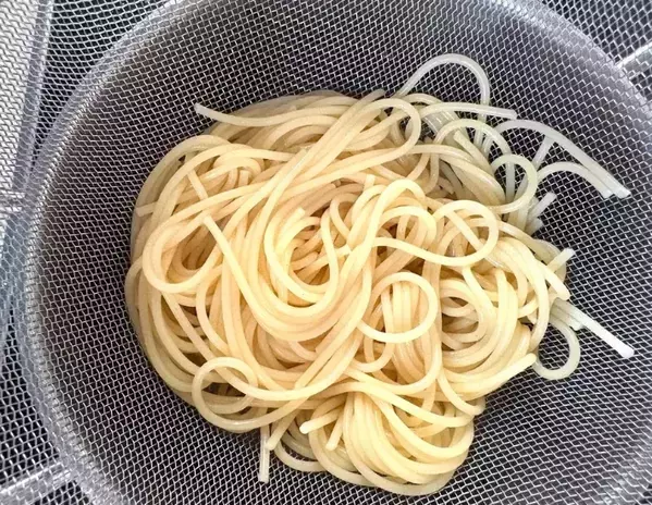 15分で作る『ミートボール入り』パスタ　まさかの具材に「この発想はなかった！」