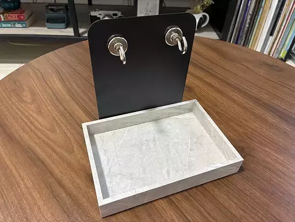玄関にオシャレ収納が『3分』で完成　100均グッズの簡単DIYが「便利で感動！」