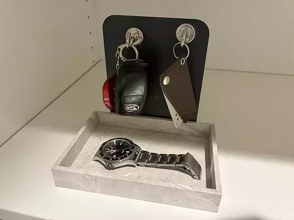 玄関にオシャレ収納が『3分』で完成　100均グッズの簡単DIYが「便利で感動！」