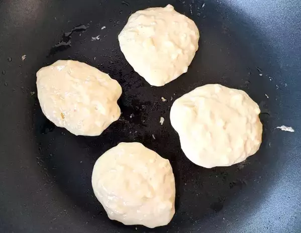 子供が「また作って」と喜んだ『ホットケーキ朝食』　小さく4枚焼いて挟んだのは？