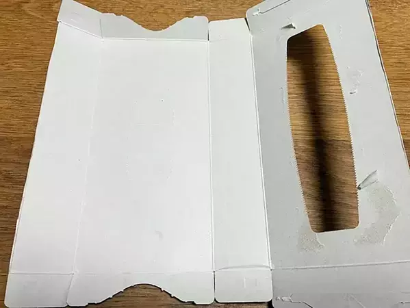 ティッシュの空き箱を切り開いて…いらない厚紙で『なくしがちなカバー』を作ってみた
