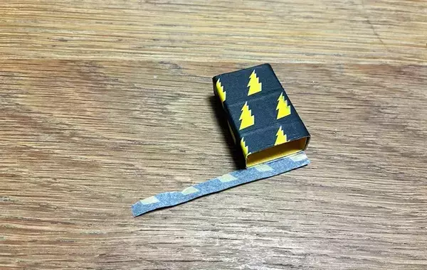 ティッシュの空き箱を切り開いて…いらない厚紙で『なくしがちなカバー』を作ってみた