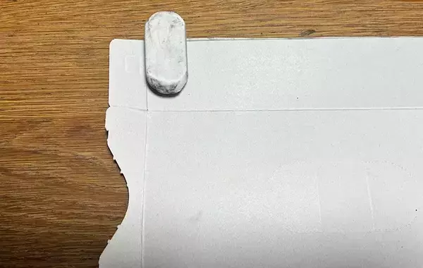 ティッシュの空き箱を切り開いて…いらない厚紙で『なくしがちなカバー』を作ってみた