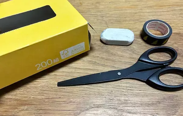 ティッシュの空き箱を切り開いて…いらない厚紙で『なくしがちなカバー』を作ってみた