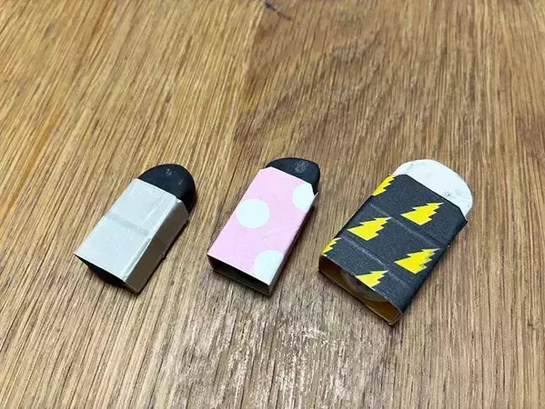 ティッシュの空き箱を切り開いて…いらない厚紙で『なくしがちなカバー』を作ってみた
