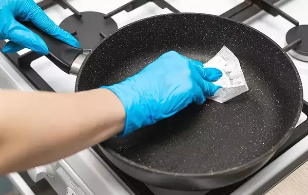 皿の油汚れは先にひと拭き！　メーカーが教える食器の正しい洗い方