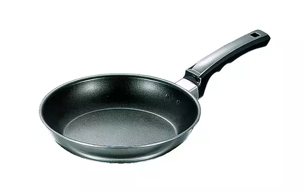 『フッ素樹脂加工』と『鉄』どっちを選ぶ？　メーカーに聞いた違い