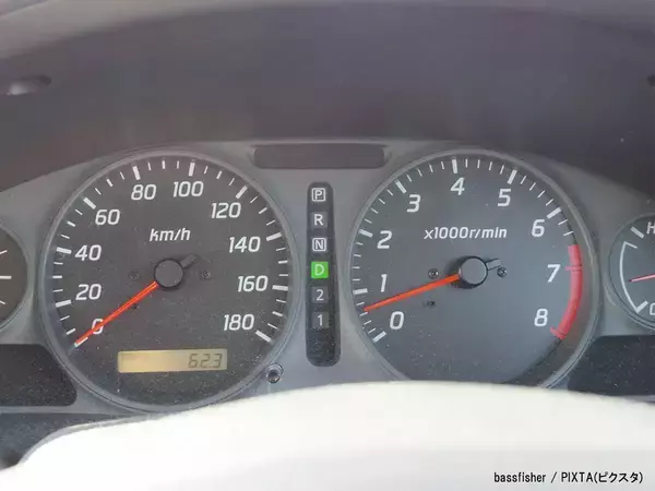 ドライバー以外も知っておきたい！　高速道路を『ゆっくり走る』と…？