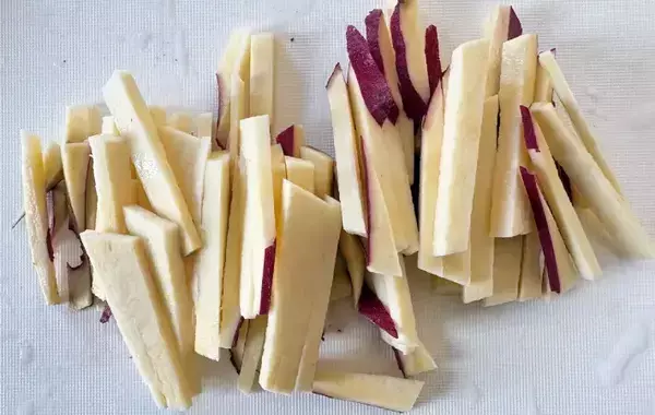 サツマイモを細切りにして…　10分で作れる簡単副菜に「甘さが引きたった」【作り置きレシピ】