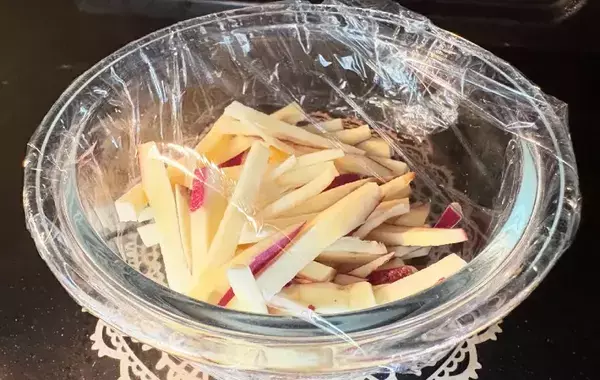 サツマイモを細切りにして…　10分で作れる簡単副菜に「甘さが引きたった」【作り置きレシピ】