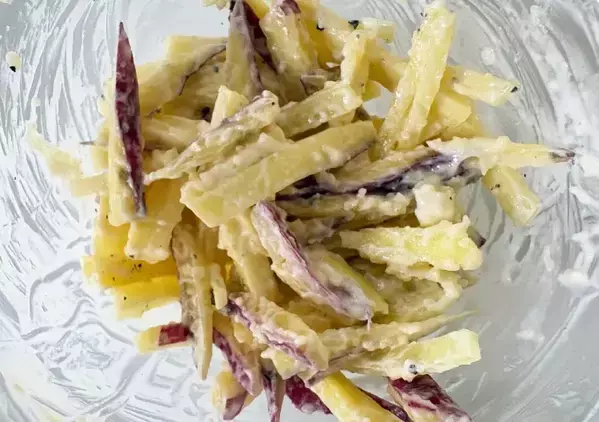 サツマイモを細切りにして…　10分で作れる簡単副菜に「甘さが引きたった」【作り置きレシピ】