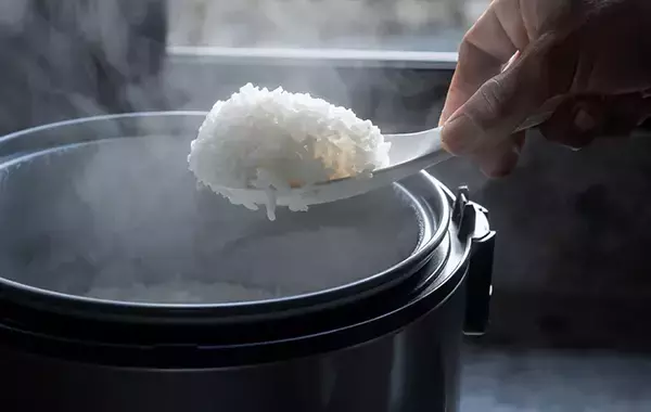 『新米7：古米3』を目安に炊飯　さらにおいしく炊くためのコツをプロに聞いた