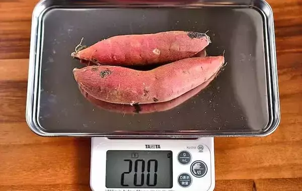 輪切りのサツマイモにのせたのは…　材料3つの簡単おかずが「おやつにもピッタリ」【管理栄養士のレシピ】