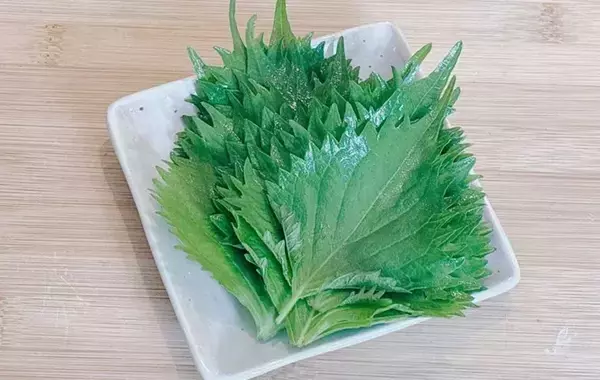 『大葉の意外な食べ方』を実践！　SNSで話題のアイデアに「子供も完食」「薬味だけじゃない」