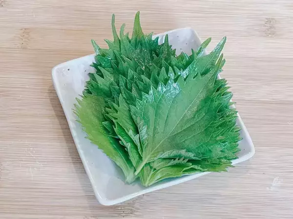『大葉の意外な食べ方』を実践！　SNSで話題のアイデアに「子供も完食」「薬味だけじゃない」