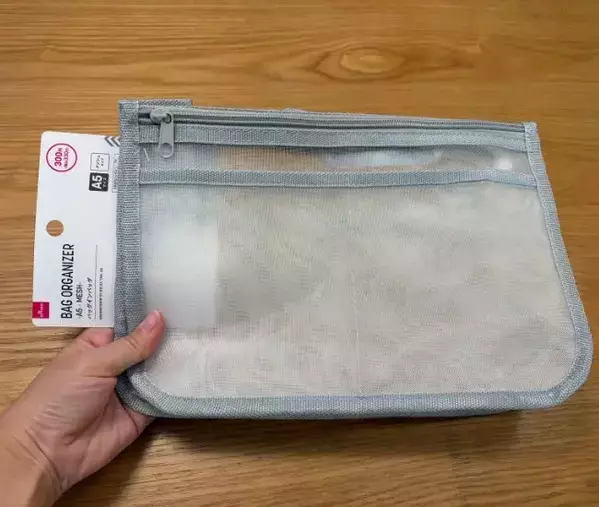 ダイソーの『バッグインバッグ』　外ポケットに細かく仕分けて入れたのは…？