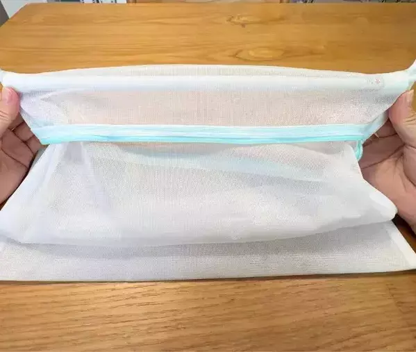 ダイソーの『洗濯ネット』に棒を通すと…　思わぬ活用法に「その手があったか」