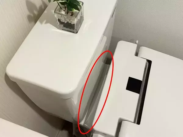 トイレの隙間掃除に『ミニつっぱり棒』が便利！　実用的な10秒活用ワザ