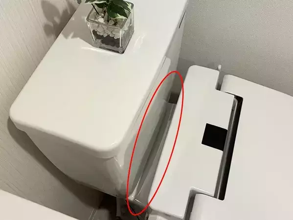 トイレの隙間掃除に『ミニつっぱり棒』が便利！　実用的な10秒活用ワザ