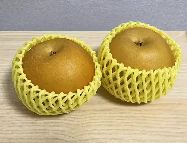 梨に『ハチミツ』をタラーっと注ぐと？　5分後に「ぜい沢感がアップ」「じんわり温まる！」