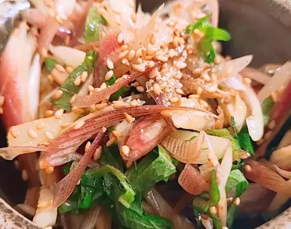 アボカドに『刻みミョウガ』をドサッ！　食べる直前に仕上げた一皿がこちら【副菜4選】