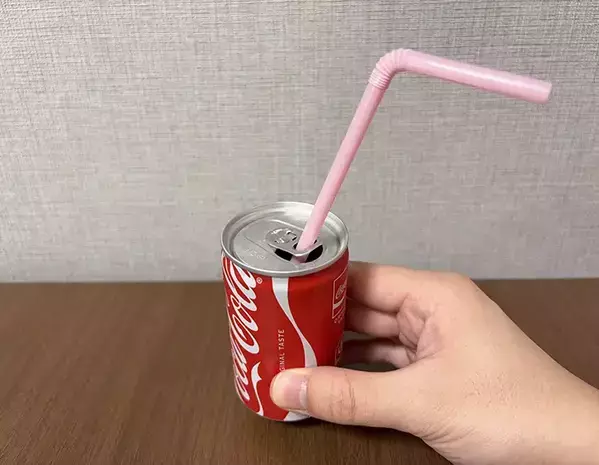 開けにくい缶は『ストロー』を使うとラク！　一工夫でプチストレスを解消