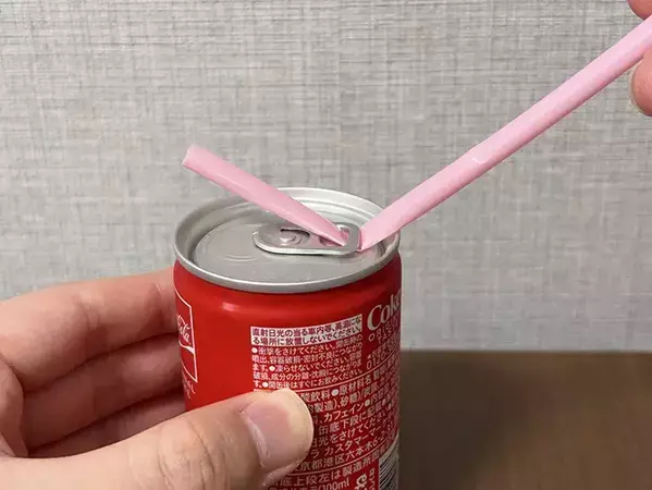 開けにくい缶は『ストロー』を使うとラク！　一工夫でプチストレスを解消