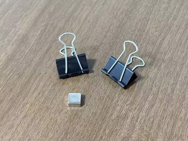 バッグに『ダブルクリップ』を挟むと快適！　【作業1分】の活用術でプチストレスを解消