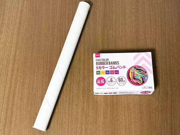 ラップの芯に『輪ゴム』を5本巻くと？　できたものが、部屋の掃除に活躍