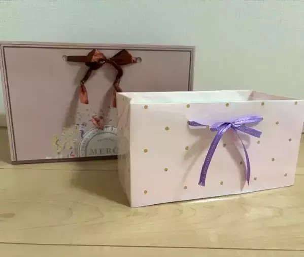 棚で眠った紙袋をハサミで半分に！　二重に重ねる工夫に「目からウロコ！」