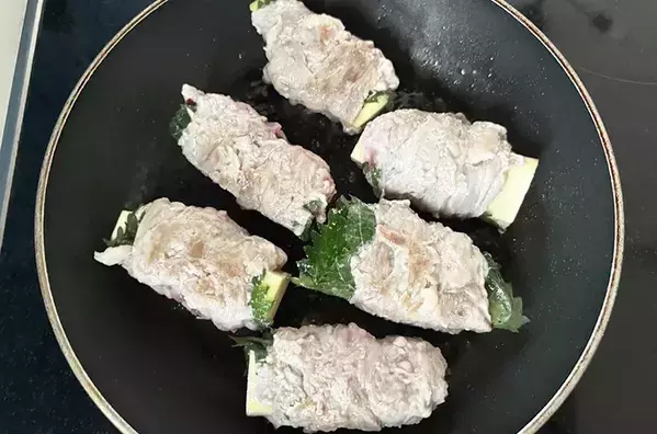 大葉と『1本』を豚肉で巻いて…できた一皿が「ご飯に合う」「定番になりそう」