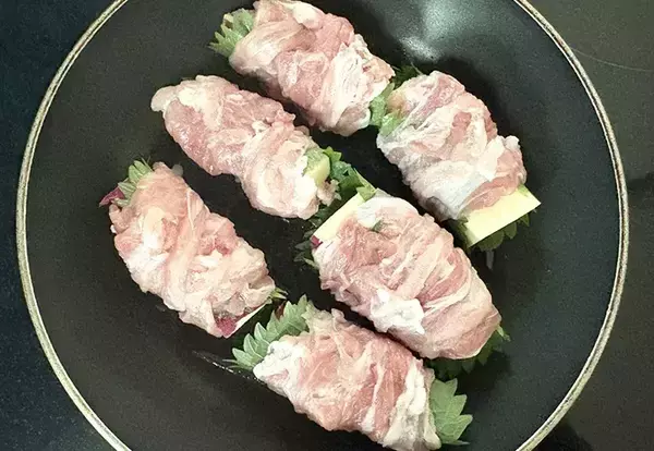 大葉と『1本』を豚肉で巻いて…できた一皿が「ご飯に合う」「定番になりそう」
