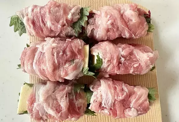 大葉と『1本』を豚肉で巻いて…できた一皿が「ご飯に合う」「定番になりそう」