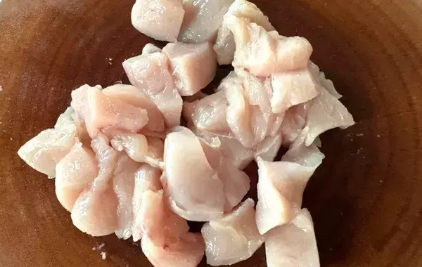 サツマイモと鶏むね肉をカットして…　できた一品に「クリーミーでほっこり甘い」