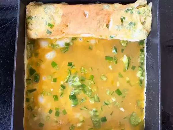 玉子焼きに『1個』刻んで入れてみて！　余りがちな具材に「彩りよし」「苦みも減った」
