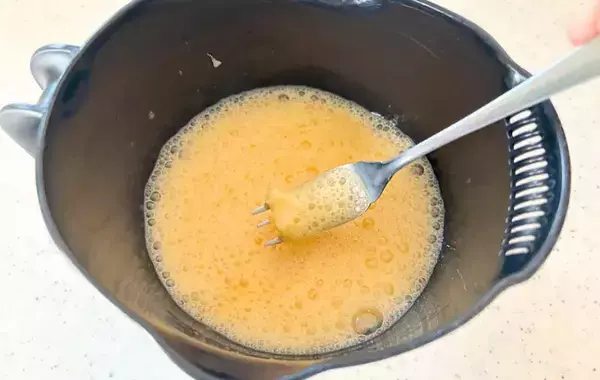 卵液に刻んで入れてみて！　味つけいらずの玉子焼きに「噛むほど旨みが広がる」