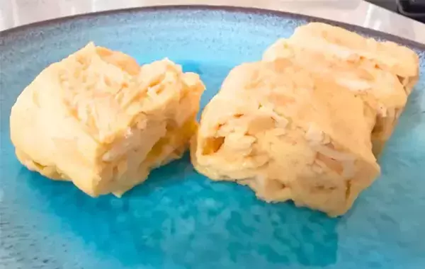卵液に刻んで入れてみて！　味つけいらずの玉子焼きに「噛むほど旨みが広がる」