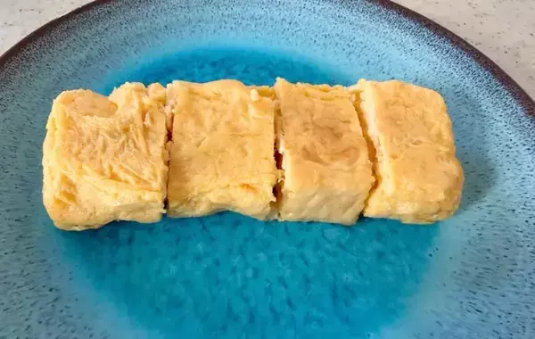 卵液に刻んで入れてみて！　味つけいらずの玉子焼きに「噛むほど旨みが広がる」