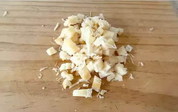卵液に刻んで入れてみて！　味つけいらずの玉子焼きに「噛むほど旨みが広がる」