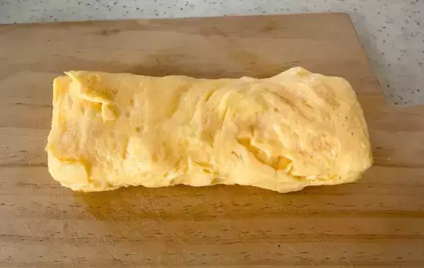 卵液に刻んで入れてみて！　味つけいらずの玉子焼きに「噛むほど旨みが広がる」