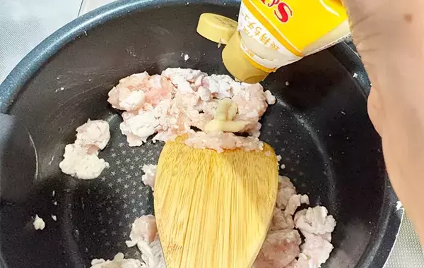サツマイモを輪切りにして… ひき肉と煮た一皿に「ご飯がすすむ！」