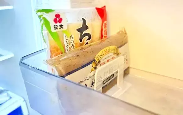 ダイソーの『ドアポケットスタンド』　活用法に「ムダ買い減った」「使いかけの袋が倒れない」
