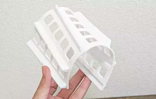 ダイソーで見つけた『仕切りつきマット』　活用法に「もう転がらない」「定位置も決まった」