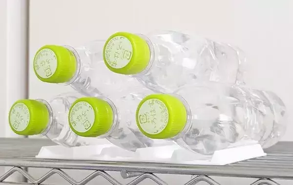 ダイソーで見つけた『仕切りつきマット』　活用法に「もう転がらない」「定位置も決まった」