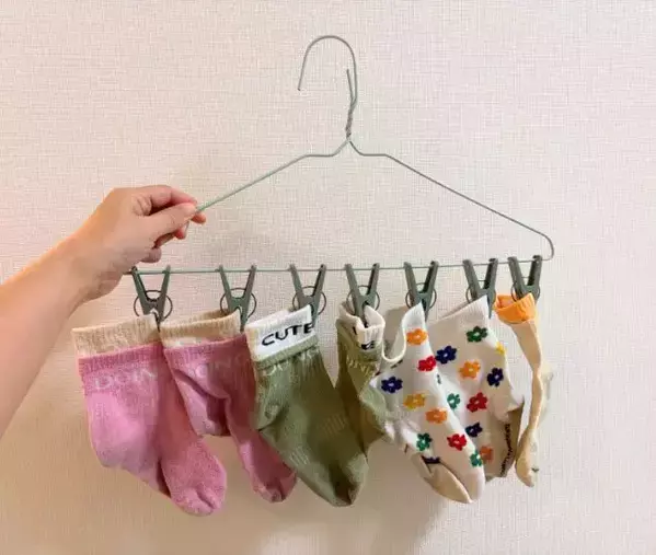根元をほどいた針金ハンガー　思わぬ使い道が目からウロコ！